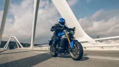 2022-Yamaha-XS850-EU-Legend_Blue-Action-011-03