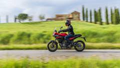 2025-Yamaha-MT07TR-EU-Redline-Action-004-03