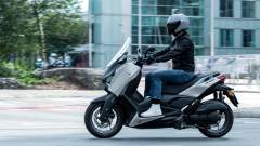 2025-Yamaha-XMAX125ASP-EU-Ceramic_Grey-Action-004-03