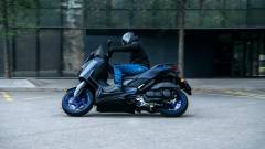 2023-Yamaha-XMAX125-EU-Icon_Blue-Action-007-03