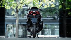 2025-Yamaha-XMAX125ASP-EU-Ceramic_Grey-Static-006-03