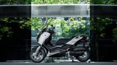 2025-Yamaha-XMAX125ASP-EU-Ceramic_Grey-Static-005-03