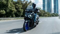 2025-Yamaha-XMAX300A-EU-Icon_Black_-Action-006-03